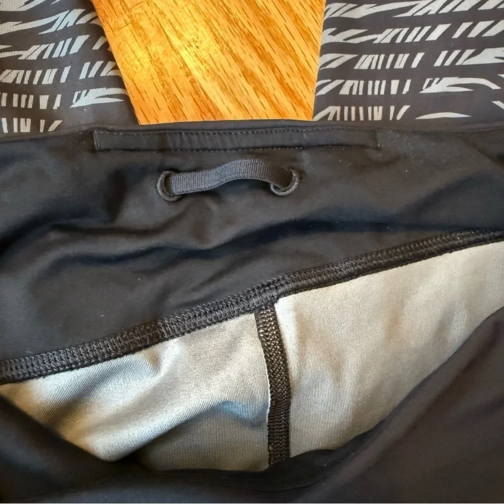 LULULEMON Top Speed Crop *Full-On Luxtreme Stripe Play Slate Black/Black 17” 6